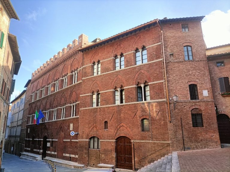 La Pinacoteca nazionale di Siena si rifà il look. Nuove facciate per Palazzo Chigi e Buonsignori