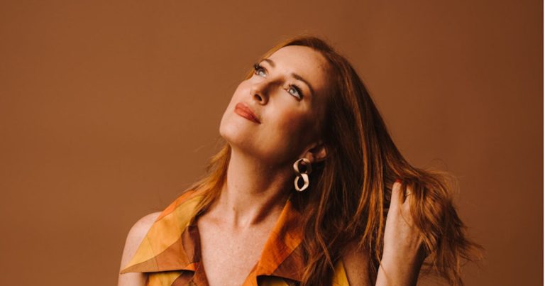 Michela Lombardi canta Battisti nel Chiostro di Santa Caterina del Real Collegio