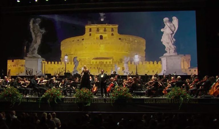 Venezi suona l’Inno a Roma e divide il Lucca Summer Festival. “Non posso accettare censure”