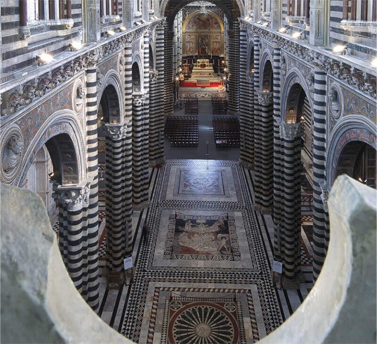 Il Duomo di Siena rivela il suo eccezionale pavimento