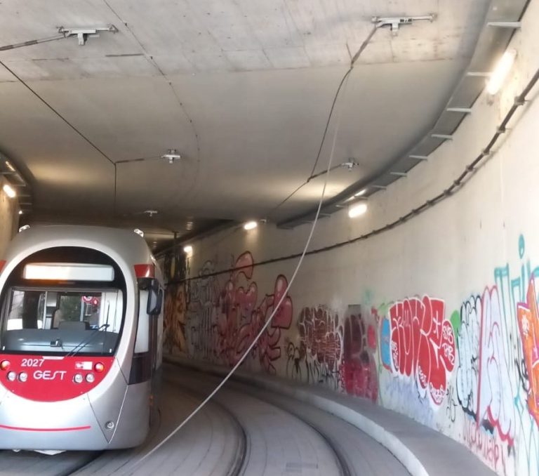 Firenze, tranciato il cavo della T2 interrotta tra Ponte all’Asse e Rosselli