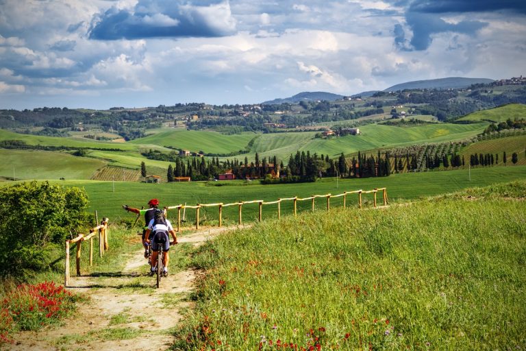 Bicicletta e monopattini per due terzi degli italiani, ma restano quasi sempre fermi
