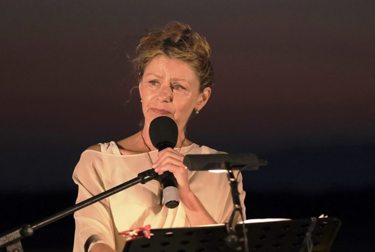 A Firenze Amanda Sandrelli in “Un abito chiaro”