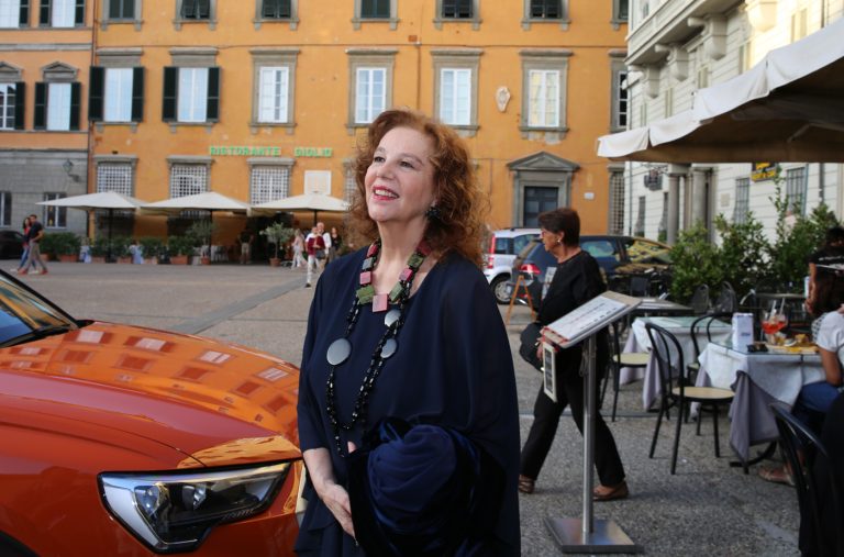 Sandrelli e Viareggio: “Amo la città. Io usata come pedina politica”