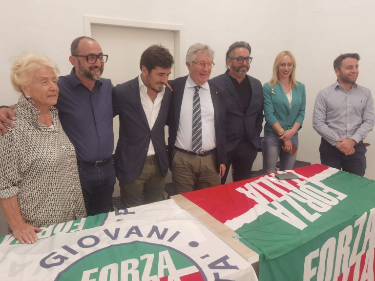 Forza Italia fa mercato: dalla Lega arriva Paolo Salvini. Il consigliere regionale Sguanci fa dietrofront e torna in Italia Viva dopo un mese