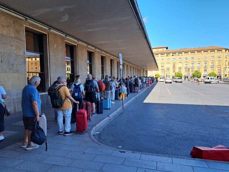 Firenze senza taxi, Azione Ncc: “Ci sono, ma fanno i wine tours nel Chianti”