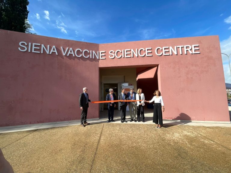 Gsk, inaugurato il Centro delle scienze: la storia ultracentenaria dei vaccini  a Siena