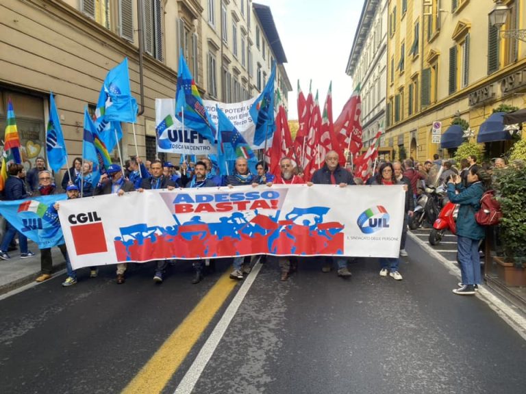 Sindacati in piazza per lo sciopero generale: “Siamo 50mila”