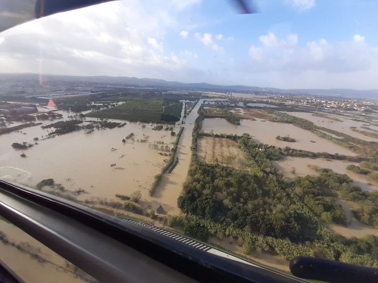 I tecnici Anas al lavoro per ripristinare la viabilità nei luoghi dell’alluvione