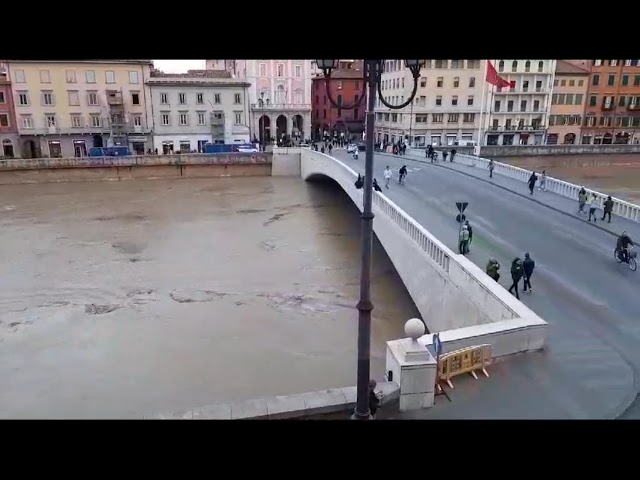 A Pisa l’attesa per la piena dell’Arno