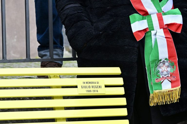 Firenze, una panchina gialla per chiedere giustizia per Giulio Regeni