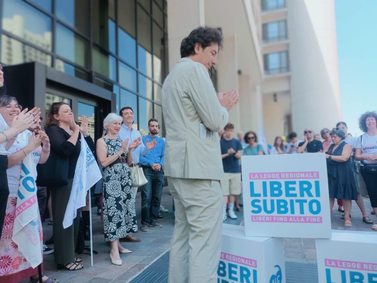 Suicidio assistito, gip di Firenze respinge archiviazione: Cappato a processo