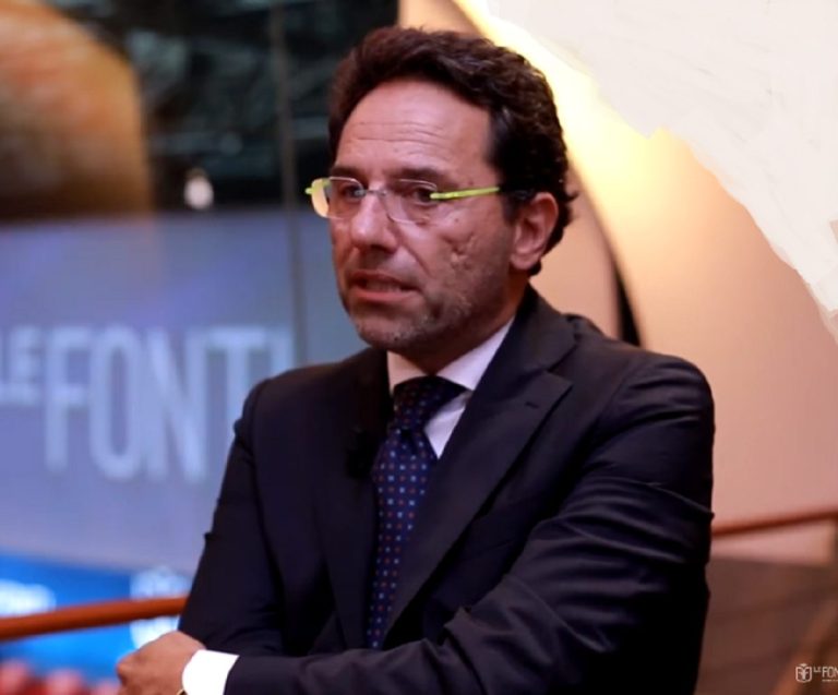 Sordo sin da piccolo ma nessuno se ne era accorto. Risarcito con 90 mila euro