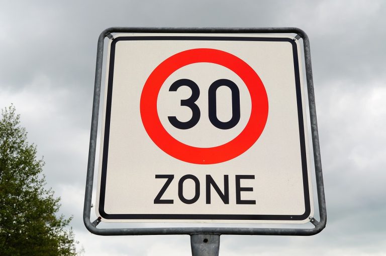 Limiti di velocità, Azione Ncc: “Insensato riempire le città di zone 30”