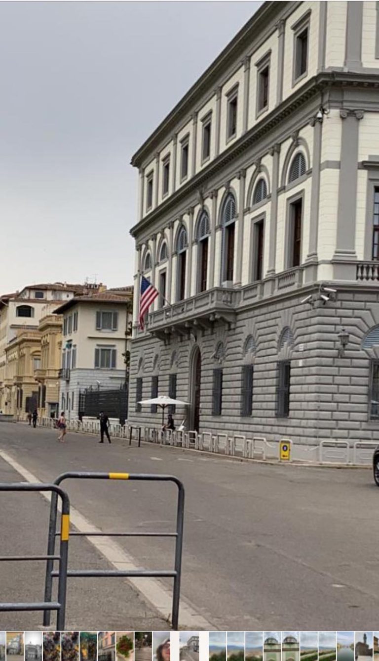 Firenze, due molotov contro il consolato americano: indagini in corso