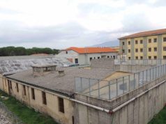 Segrega e picchia per mesi la moglie incinta, arrestato 37enne
