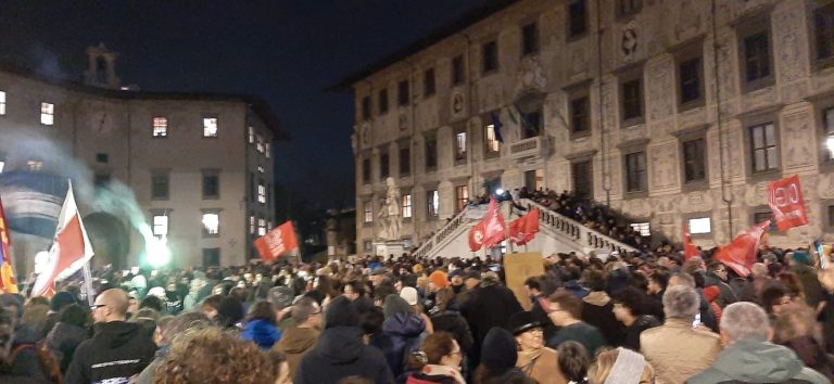 Scontri a Pisa, presidi davanti a Prefettura e Comune. Manifestanti in piazza dei Cavalieri