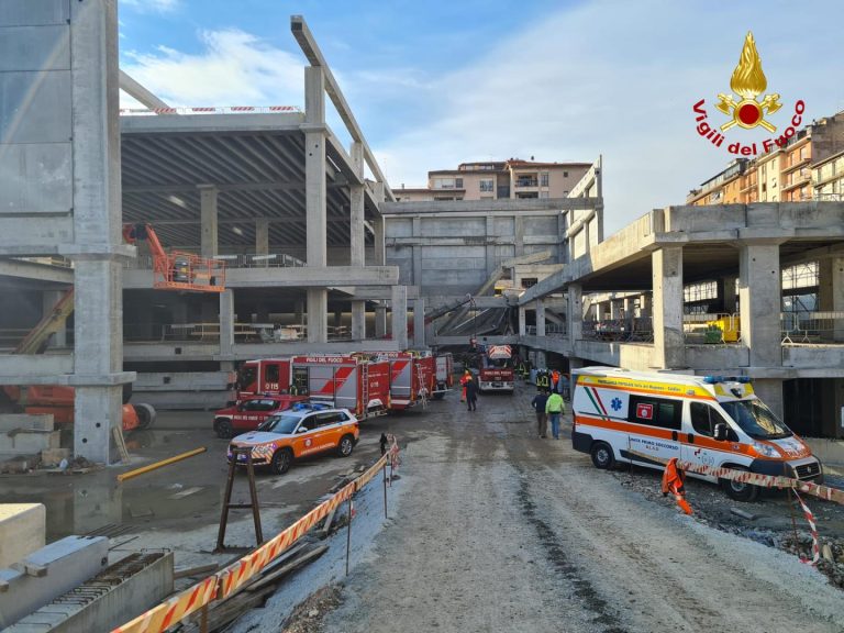 Firenze, Giani sul luogo del crollo: “Dobbiamo essere più pressanti nei controlli”