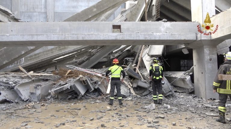 Firenze, al momento nessun indagato per il crollo: “Indagini complesse”