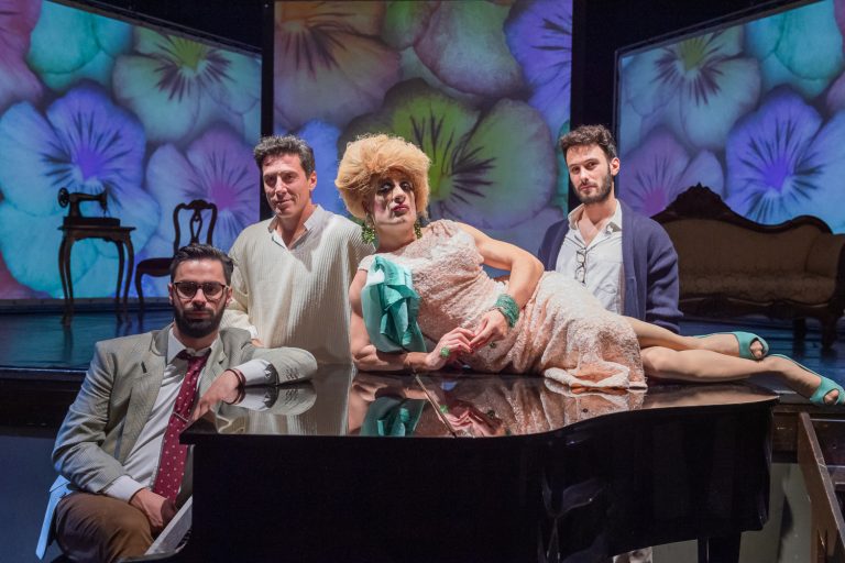 Io non so chi sei. Al Teatro di Rifredi uno scanzonato spettacolo musicale