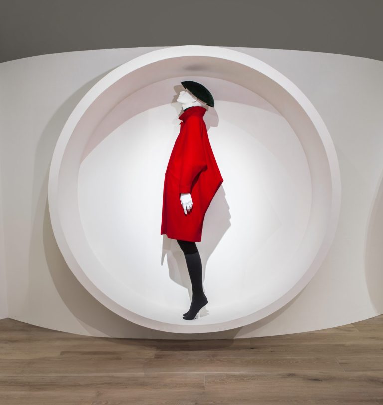 Stilisti rivoluzionari. Al museo della Grafica un convegno e l’esposizione di capi iconici che hanno emancipato le donne