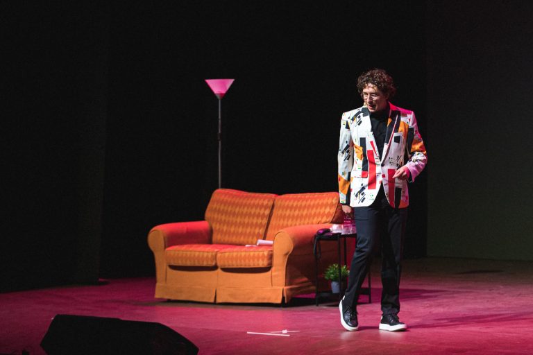 A casa mia! Il TikToker toscano Sahmzy al Teatro Cartiere Carrara