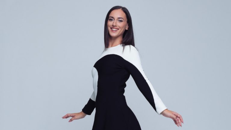 Valeria Angione, quasi 30, anzi 29 ¾. L’attrice e creator al Teatro Cartiere Carrara