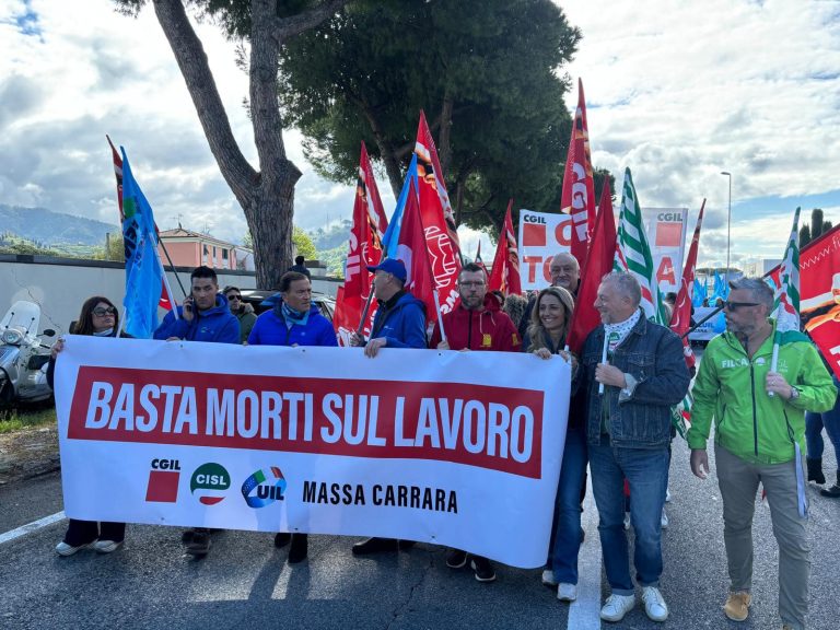 Oltre 2mila persone alla manifestazione per i lavoratori del marmo