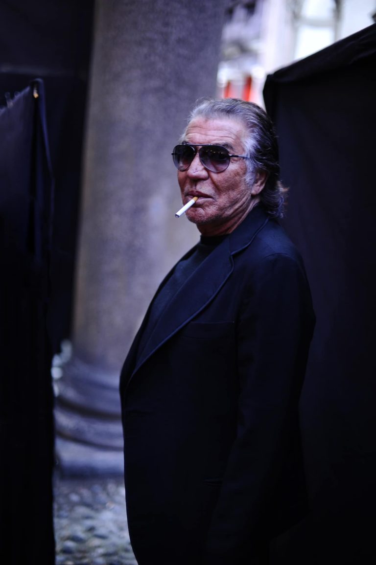Roberto Cavalli, tanti volti noti ai funerali. La figlia critica Firenze: “Non lo ha ricordato come meritava”