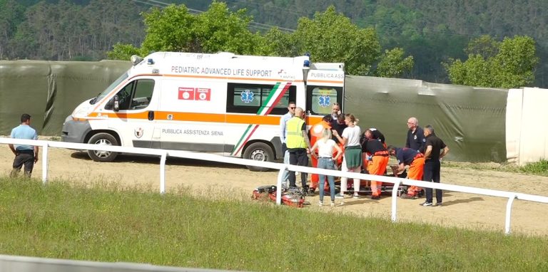 Grave incidente per il fantino Andrea Chessa a Monticiano: trasportato all’ospedale con Pegaso