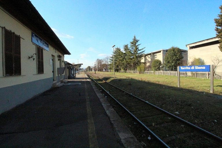 Ferrovie, il 6 aprile occupazione simbolica dei binari della Siena-Chiusi: “Serve un miglioramento del servizio”