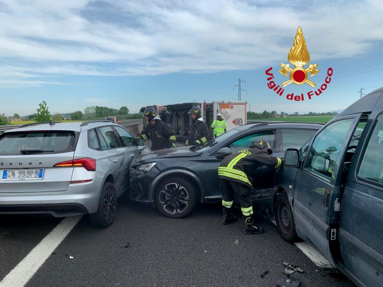 Incidente sull’A1: tir ribaltato e strada bloccata nel tratto Senese. Quattro persone ferite