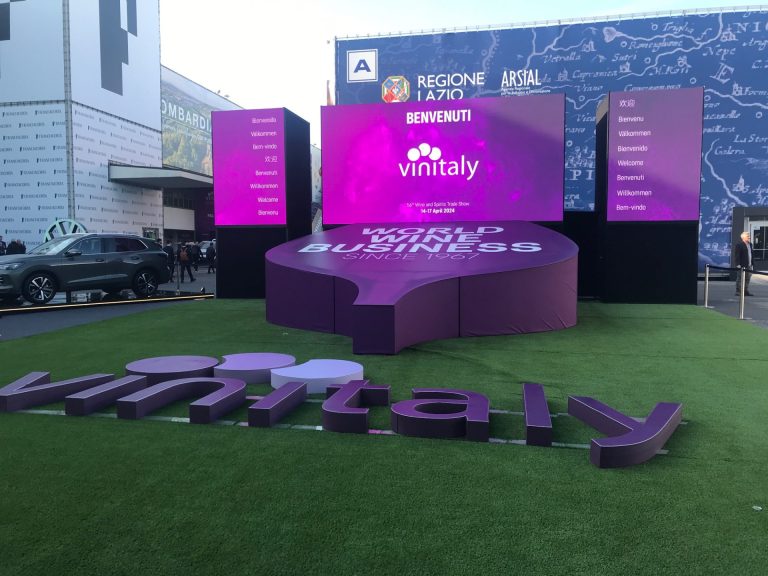 Vinitaly al via, l’enoturismo vola a +16% e vale 2,9 miliardi di euro