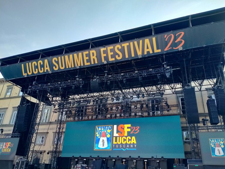 Ed Sheeran e Eric Clapton aprono il Lucca Summer Festival. Sul palco anche Lenny Kravitz, Calcutta, Duran Duran