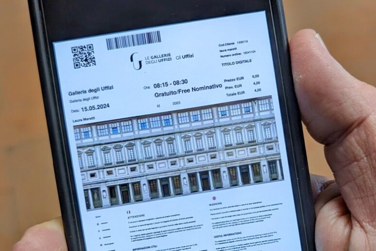 La carta non va più di moda: agli Uffizi solo con il biglietto digitale