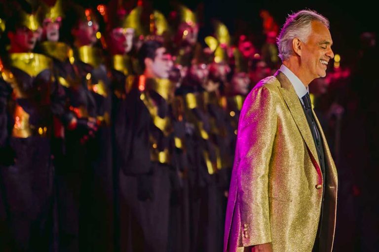 Tutti alla corte di Andrea Bocelli. Parata di star al teatro del Silenzio per i 30 anni di carriera