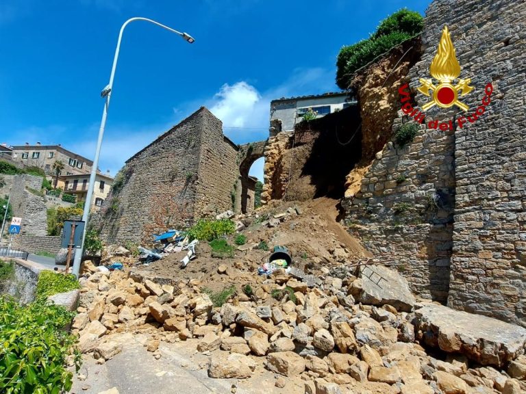 Volterra, Pd aspetta risposte e risorse sulle mura crollate: “Qualcosa si è mosso, ma vigileremo”
