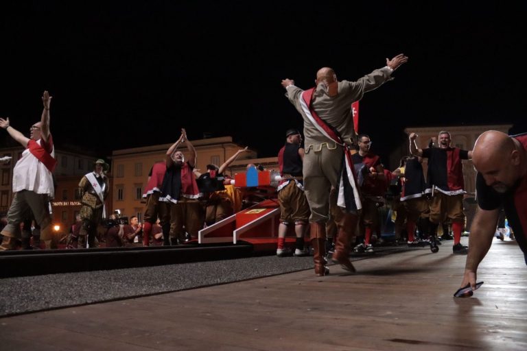 A Pisa la Parte di Mezzogiorno conquista il Ponte di mezzo nel Gioco del Ponte