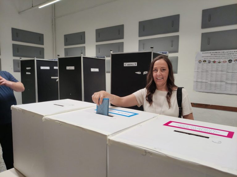 Elezioni, a Firenze ballottaggio in vista tra Funaro e Schmidt: la candidata del centrosinistra in netto vantaggio