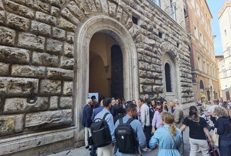 Siena, il Palazzo delle Papesse in mano a Opera Laboratori: acquisito da Banca d’Italia
