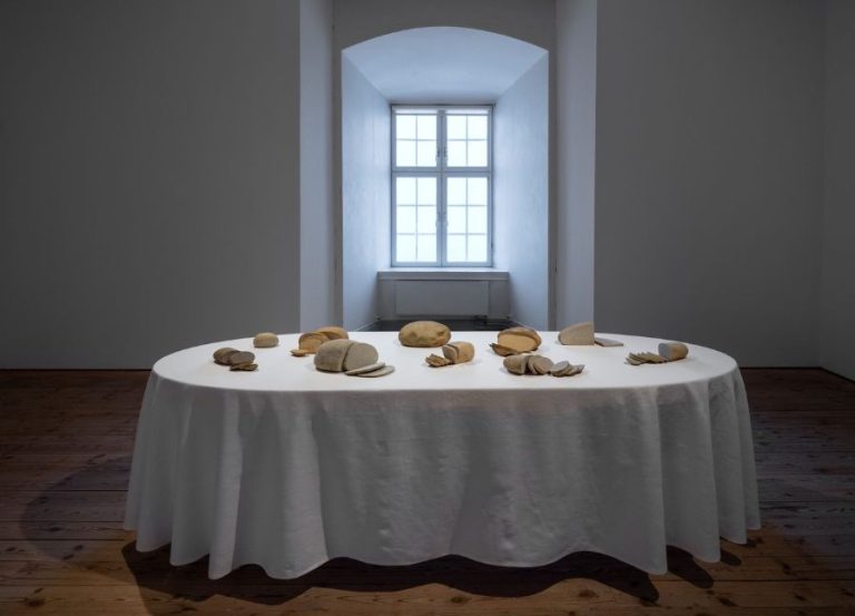 Cortemporanea, l’arte contro la guerra: dal 27 giugno a Palazzo Chigi la mostra di Zhanna Kadyrova