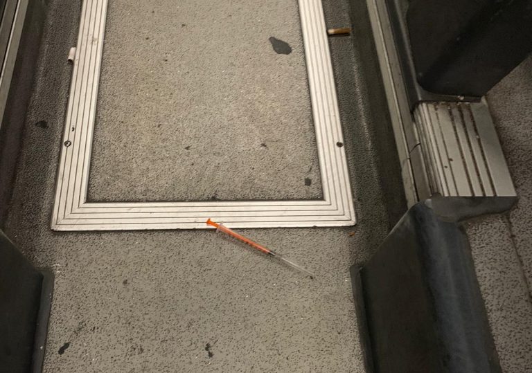 Siringhe e alcol sul bus Empoli-Siena. Decima rissa in pochi mesi. La Cisl denuncia: Situazione fuori controllo. Autisti a rischio