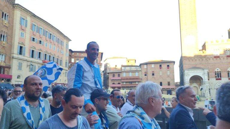 Siena, la Contrada dell’Onda vince il Palio di Provenzano