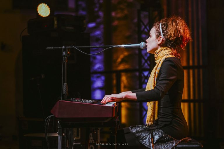 Pisa Jazz Rebirth. Il talento di Frida Bollani Magoni infiamma il Giardino Scotto