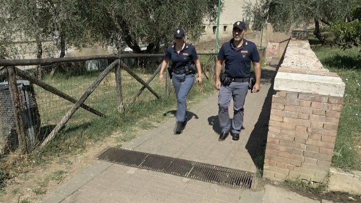 Siena, arrestati due minorenni per le aggressioni agli Orti dei Tolomei: sono accusati di rapina e minacce