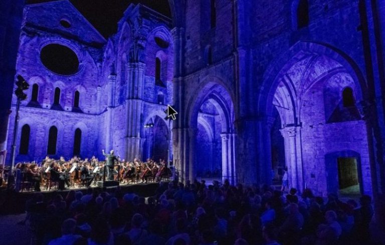 La grande musica sinfonica protagonista  nella suggestiva cornice dell’Abbazia di San Galgano per il Chigiana International Festival