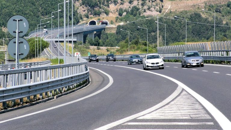 Esodo estivo. Fine settimana da bollino rosso. Primo week end di grandi partenze. I consigli su viabilità e traffico