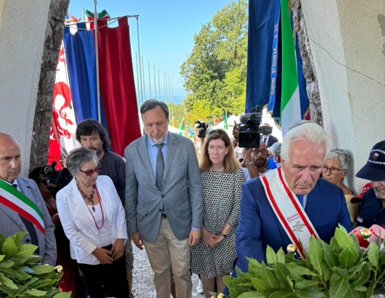 Stazzema, critica del sindaco all’assenza di membri del governo. Tajani invia una lettera: “Per me centrale il tema della memoria”. Fotogallery