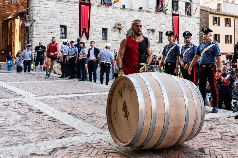 Montepulciano, la Contrada di Voltaia vince un Bravìo delle botti ‘batticuore’