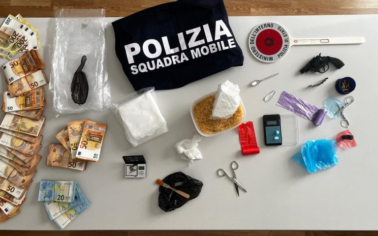 Due donne trovate con 1 kg di cocaina. Arrestate per detenzione di droga ai fini di spaccio